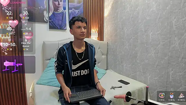 Snapshot of Elian_Julian chatting on 8, 11, 2025 Elian Julian online show from 8, 11, 2025