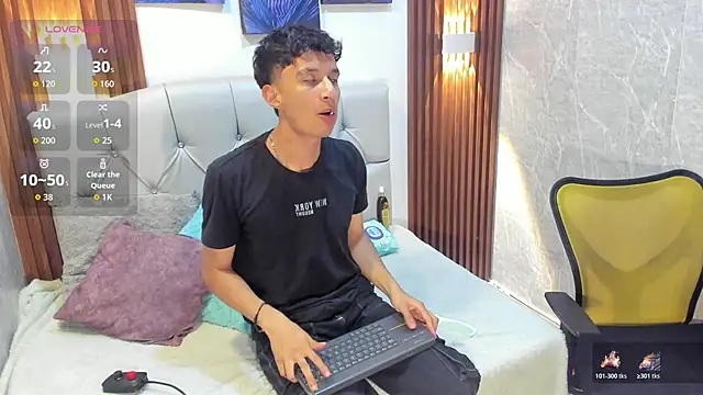 Snapshot of Elian_Julian chatting on 11, 11, 2025 Elian Julian online show from 11, 11, 2025