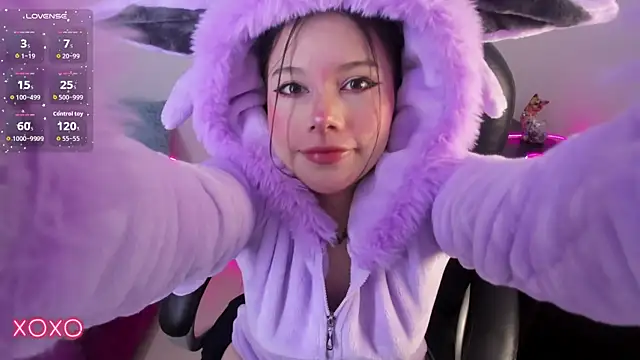 Snapshot of violettabond chatting on 8, 11, 2025 violettabond online show from 8, 11, 2025