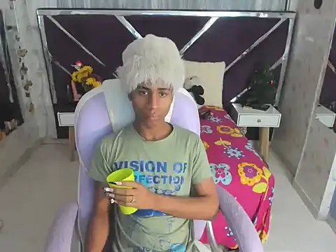 Snapshot of Santy_bigcock_01 chatting on 19, 11, 2025 Santy bigcock 01 online show from 19, 11, 2025