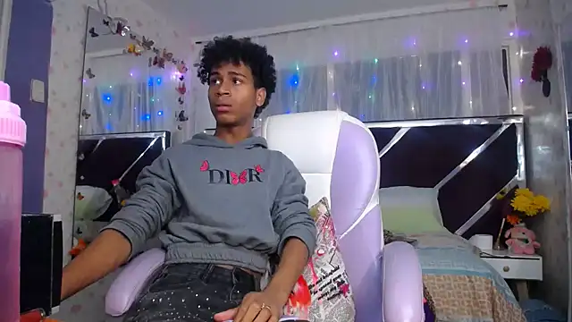 Santy bigcock 01 online show from 28, 3, 2026