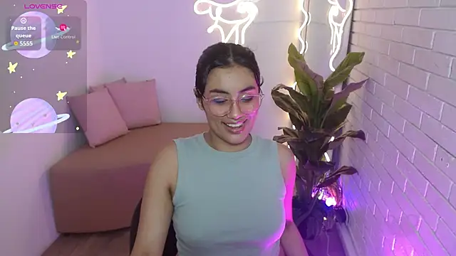 PEACHY TAY online show from 9, 11, 2025