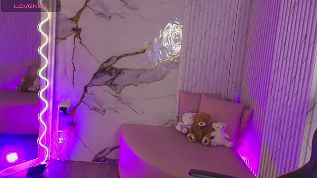 PEACHY TAY online show from 25, 3, 2026