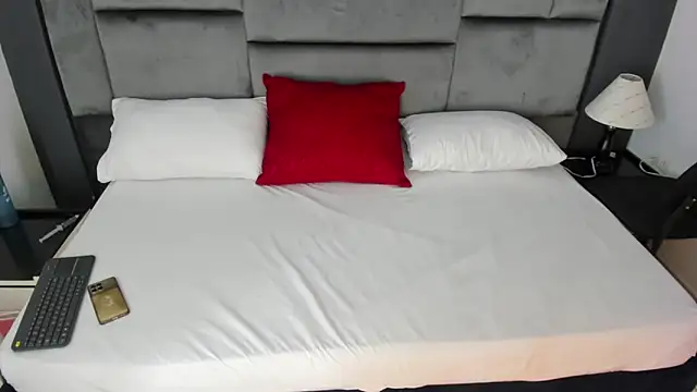 CatleyaSmith online show from 22, 12, 2025