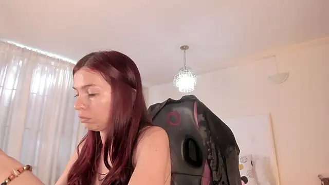 Snapshot of Emi_Rosee chatting on 19, 11, 2025 Emi Rosee online show from 19, 11, 2025