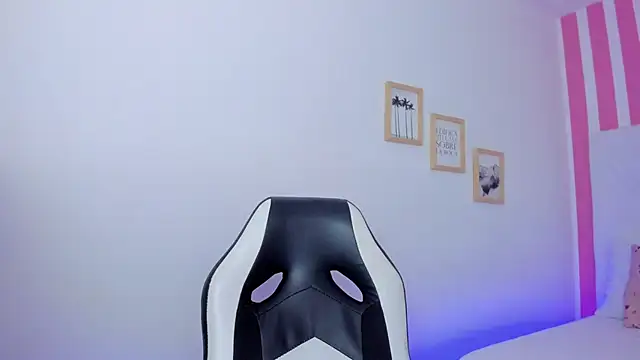 Snapshot of Emi_Rosee chatting on 29, 11, 2025 Emi Rosee online show from 29, 11, 2025