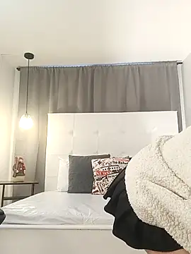 Snapshot of Emi_Rosee chatting on 19, 12, 2025 Emi Rosee online show from 19, 12, 2025