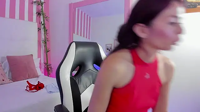 Snapshot of Emi_Rosee chatting on 21, 12, 2025 Emi Rosee online show from 21, 12, 2025