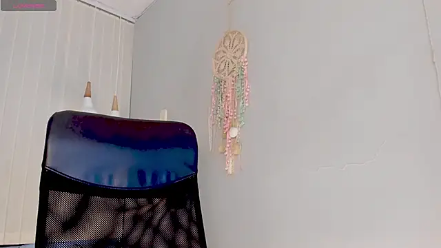 Snapshot of Emi_Rosee chatting on 8, 1, 2026 Emi Rosee online show from 8, 1, 2026