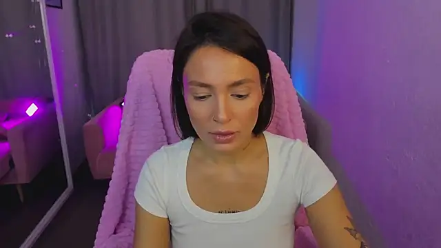 Snapshot of Naila_Whisper chatting on 8, 11, 2025 Naila Whisper online show from 8, 11, 2025