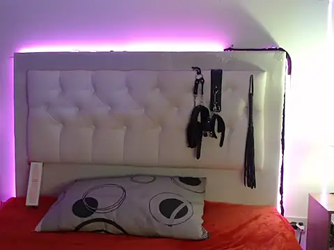 Snapshot of Isa_Boom chatting on 17, 12, 2025 Isa Boom online show from 17, 12, 2025