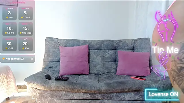 Snapshot of selenna_foxx1 chatting on 6, 11, 2025 selenna foxx1 online show from 6, 11, 2025