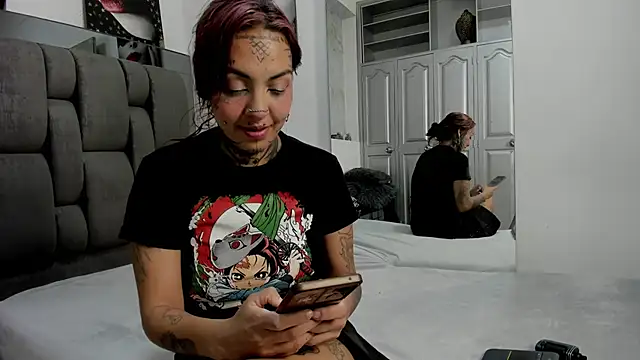 Snapshot of KatheFox_ chatting on 12, 11, 2025 KatheFox online show from 12, 11, 2025