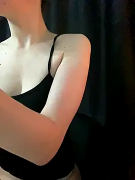 Snapshot of shrie_beverly00 chatting on 28, 11, 2025 shrie beverly00 online show from 28, 11, 2025