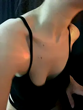 Snapshot of shrie_beverly00 chatting on 29, 11, 2025 shrie beverly00 online show from 29, 11, 2025