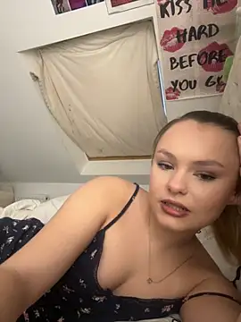 Snapshot of LillieWebb_ chatting on 30, 11, 2025 LillieWebb online show from 30, 11, 2025