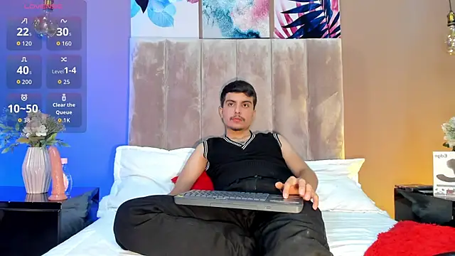 Snapshot of NicolasRey1 chatting on 15, 11, 2025 NicolasRey1 online show from 15, 11, 2025