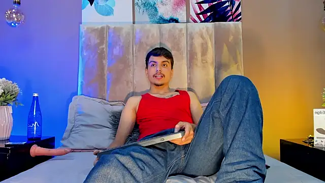 Snapshot of NicolasRey1 chatting on 19, 11, 2025 NicolasRey1 online show from 19, 11, 2025