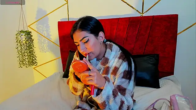 Paris Evans  online show from 2, 12, 2025