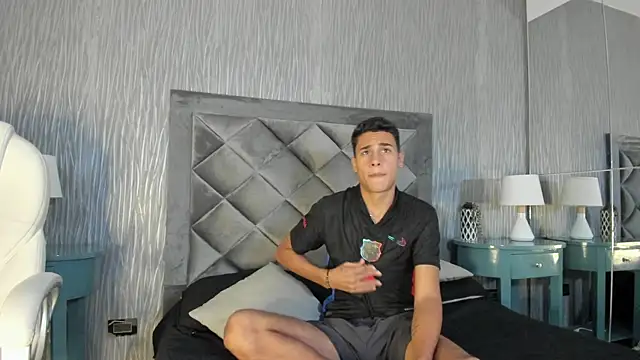 Snapshot of Dominic_Burk chatting on 7, 11, 2025 Dominic Burk online show from 7, 11, 2025