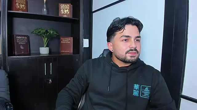 Snapshot of JonnSnow_ chatting on 7, 11, 2025 JonnSnow online show from 7, 11, 2025