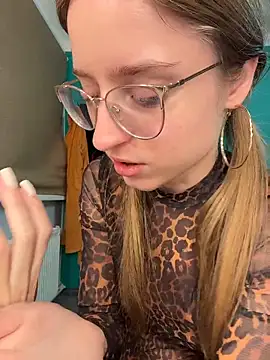 EveLunny online show from 1, 2, 2026