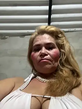 Snapshot of dirty_mother3 chatting on 17, 12, 2025 dirty mother3 online show from 17, 12, 2025