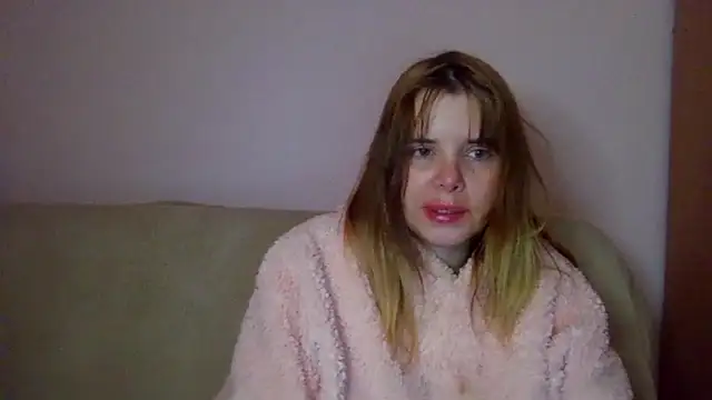 Snapshot of HornyElena chatting on 19, 11, 2025 HornyElena online show from 19, 11, 2025