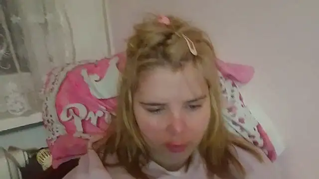 Snapshot of HornyElena chatting on 1, 3, 2026 HornyElena online show from 1, 3, 2026