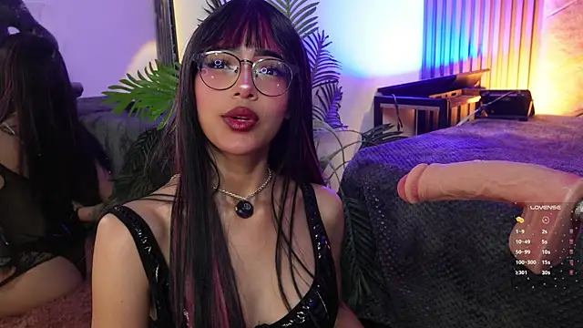 Snapshot of _ViolletteNoir_ chatting on 21, 4, 2026 ViolletteNoir online show from 21, 4, 2026