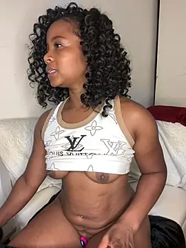 Snapshot of katherine-smill chatting on 5, 7, 2026 katherine-smill online show from 5, 7, 2026