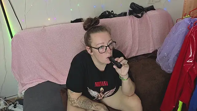 Snapshot of JadeStarUK chatting on 17, 11, 2025 JadeStarUK online show from 17, 11, 2025