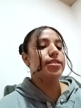 Snapshot of iriss_05 chatting on 1, 12, 2025 iriss 05 online show from 1, 12, 2025