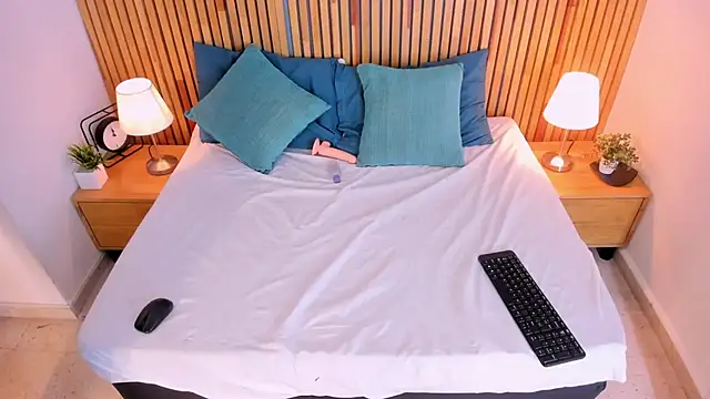 MiaBigBust online show from 16, 11, 2025