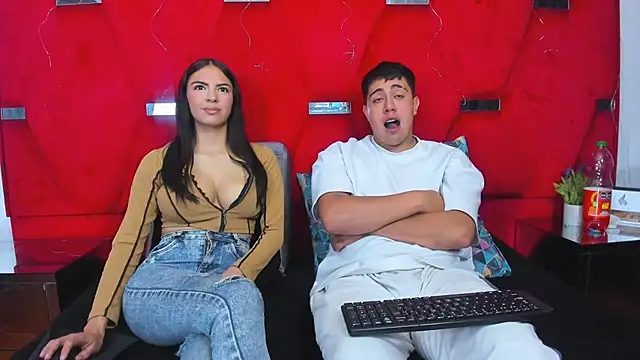 Snapshot of Emmaanddarling chatting on 4, 12, 2025 Emmaanddarling online show from 4, 12, 2025