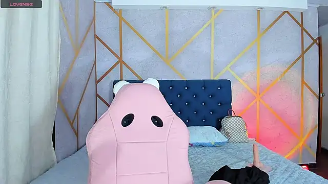  vaiolet owo online show from 7, 1, 2026