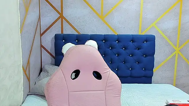  vaiolet owo online show from 12, 2, 2026