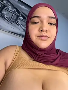 Snapshot of sweetmuslim01 chatting on 2, 3, 2025 sweetmuslim01 online show from 2, 3, 2025