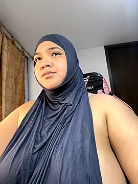 Snapshot of sweetmuslim01 chatting on 10, 9, 2025 sweetmuslim01 online show from 10, 9, 2025