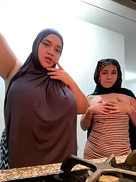 Snapshot of sweetmuslim01 chatting on 15, 12, 2025 sweetmuslim01 online show from 15, 12, 2025