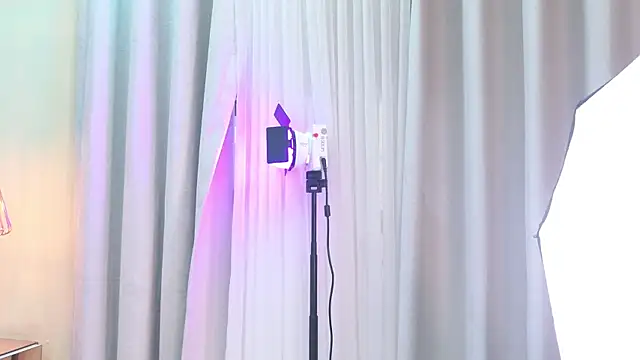 Snapshot of crystal_gilton chatting on 13, 11, 2025 crystal gilton online show from 13, 11, 2025