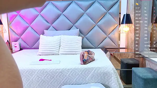 Snapshot of crystal_gilton chatting on 23, 11, 2025 crystal gilton online show from 23, 11, 2025