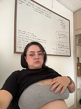 Snapshot of cleo_wale_ chatting on 30, 11, 2025 cleo wale online show from 30, 11, 2025