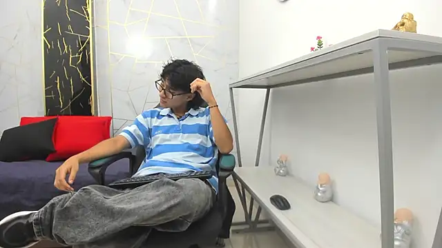 Snapshot of Zoro_V chatting on 9, 11, 2025 Zoro V online show from 9, 11, 2025