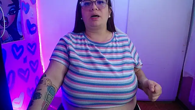 Snapshot of kattybbwbigboobs_ chatting on 15, 7, 2026 kattybbwbigboobs online show from 15, 7, 2026