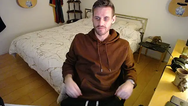 Snapshot of skatejocke chatting on 14, 11, 2025 skatejocke online show from 14, 11, 2025