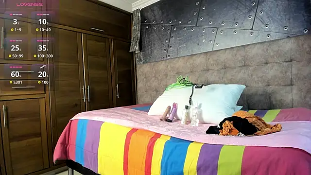 Snapshot of MilfBrenda chatting on 15, 12, 2025 MilfBrenda online show from 15, 12, 2025