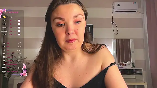 Snapshot of liliaMaivis chatting on 12, 11, 2025 liliaMaivis online show from 12, 11, 2025