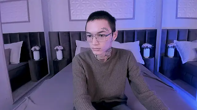 Snapshot of Ionarne chatting on 8, 11, 2025 Ionarne online show from 8, 11, 2025