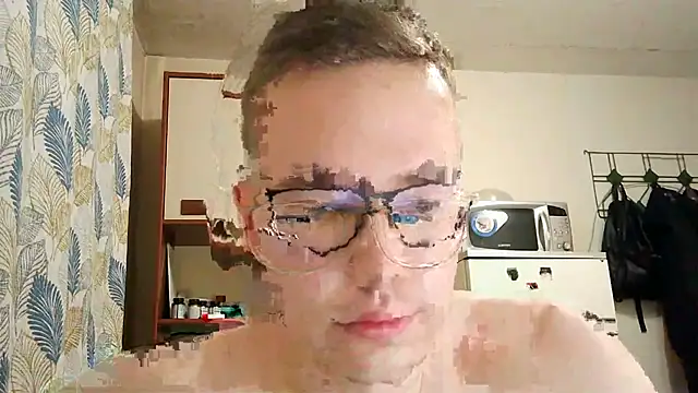 Snapshot of Yminoske chatting on 12, 11, 2025 Yminoske online show from 12, 11, 2025